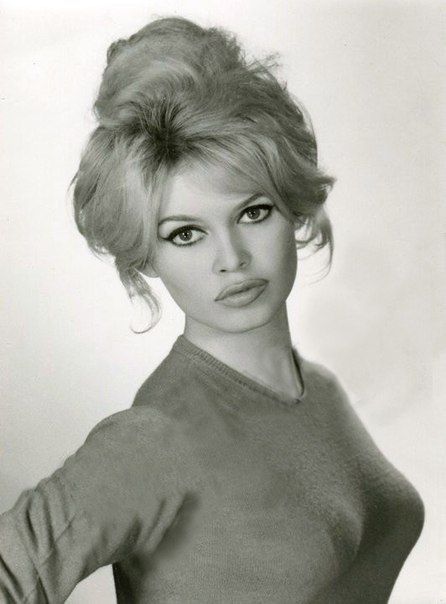 Brigitte Bardot.  A George Vreeland Hill post. Bardot Hair, Bridgette Bardot, Jean Shrimpton, Bridget Bardot, Beauty Icons, Natural Lips, Brigitte Bardot, White Photo, Classic Beauty