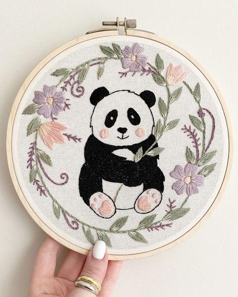 Panda Hand Embroidery, Panda Embroidery Pattern, Panda Embroidery Design, Panda Embroidery, Animal Embroidery Patterns, Embroidery Hoop Art Diy, Funny Embroidery, Hand Embroidery Patterns Free, Clothes Embroidery Diy