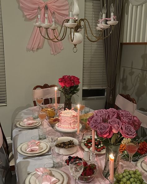 when i say i want food this is what i mean Pastel Pink Birthday Theme, Birthday Ideas Balloons, Pink Birthday Dinner, Coquette Dinner, Birthday Cake Pastel, Pink Audrey Hepburn, Aesthetic Happy Birthday, Balloons Aesthetic, Flower Tea Party