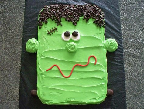 Hungry Happenings: Sweet Green Monster Cookie Cursed Cookies, Frankenstein Cookie, Pasteles Halloween, Frosting Chocolate, Postres Halloween, Giant Chocolate Chip Cookie, Halloween Dessert, Monster Cake, Cake Walk