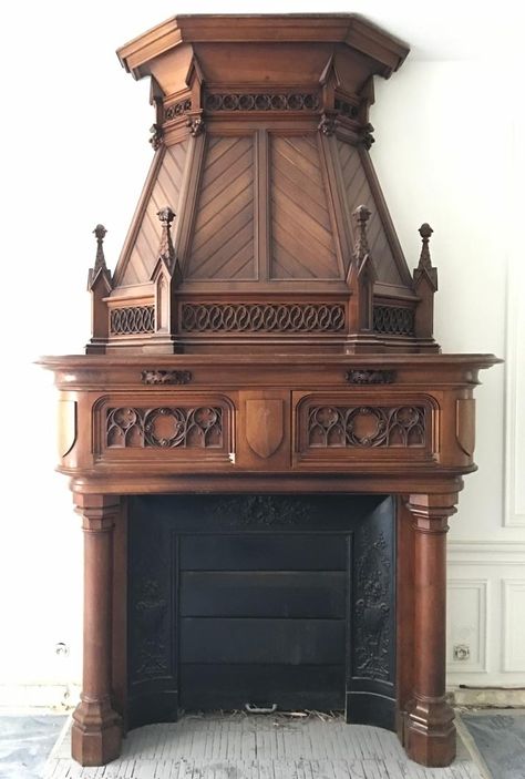 Large antique Neo-Gothic style fireplace with hood in carved calnut, 19th century Gothic Style Bedroom, Gothic Fireplace, Gothic Style Architecture, Library Fireplace, Vintage Shabby Chic Decor, Style Fireplace, Wooden Fireplace, Neo Gothic, Mantel Design