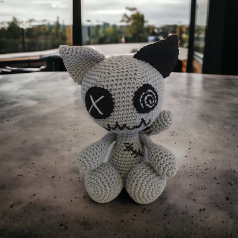 Zombie Crochet Pattern, Zombie Cat Crochet Pattern Free, Emo Crochet Ideas, Crochet Zombie Cat, Soy Emo, Zombie Crochet, Crochet Vibes, Crochet Zombie, Market Crafts