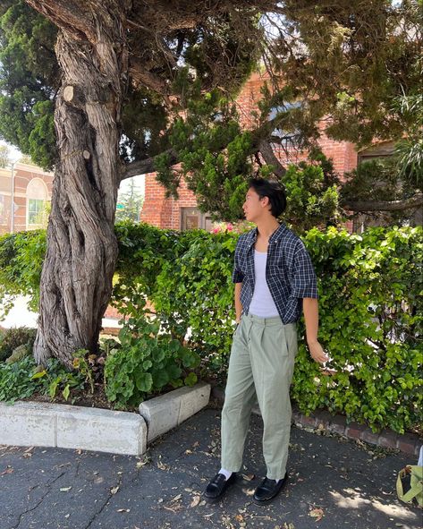 a boy wearing a tank top with a cropped shirt with some green pants and loafers Mens Fall Outfit, Summer Outfits Nyc, Men Outfits Streetwear, Mens Outfits Streetwear, Nyc Summer Outfits, Men Korean Fashion, College Outfits Casual, Outfits Nyc, Nyc Outfits