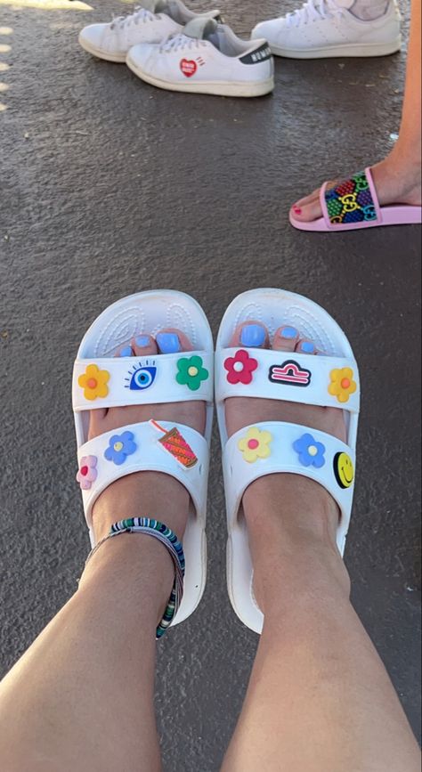 White Slide Crocs, Crocs Sandals Jibbitz, Crocs Sandals Aesthetic, Croc Slides With Jibbitz, Summer Slides Shoes, Sandal Crocs Aesthetic, Jibits For Crocs Aesthetic, Crocks Sandal, Crocs Slides Jibbitz Ideas