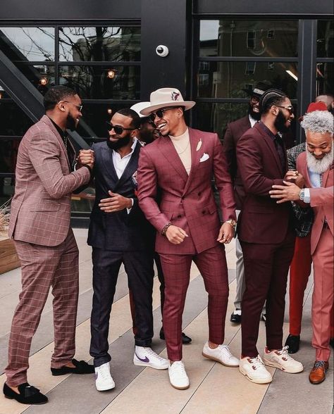 mens suits looks Ball Outfit Ideas, Sneaker Ball Outfit Ideas, Outfit Ideas Male, Ball Outfits, Black Men Suits, Ball Outfit, Suits And Sneakers, Sneaker Ball, Sneakers Outfit Men