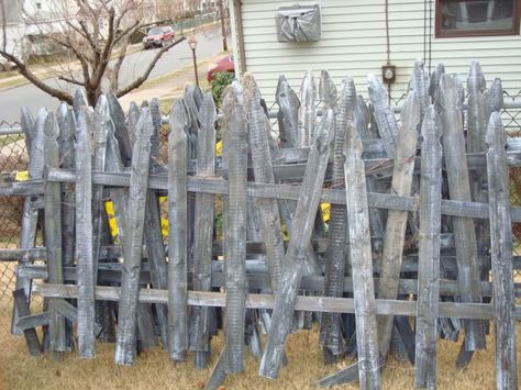 Graveyard Fence, Window Boxes Ideas, Halloween Fence, Easy Fence, Decorative Garden Fencing, Boxes Ideas, Fence Planters, Green Fence, Brick Fence