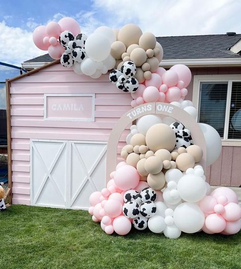 Cow Print Birthday, Rodeo Birthday Parties, Cow Birthday Parties, Cow Baby Showers, Farm Animals Birthday Party, Farm Themed Birthday Party, Rodeo Birthday, Cowgirl Birthday Party, Barnyard Party