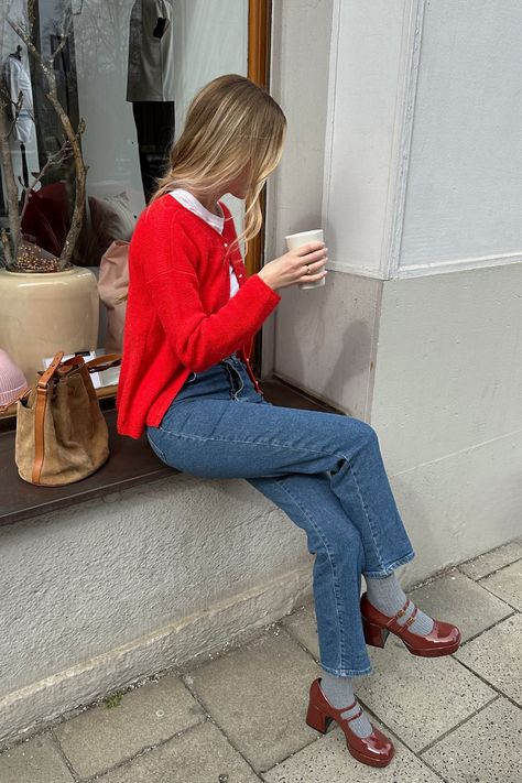 Girl wearing bright red cardigan holding a coffee cup. Sezane Outfit, Sezane Style, Paris Aesthetic Fashion, Sezane Emile Cardigan Outfit, Sezane Betty Cardigan Outfit, Sezane Basile Cardigan, Sezane Barry Cardigan, Sezane Red Cardigan, Spring Coffee