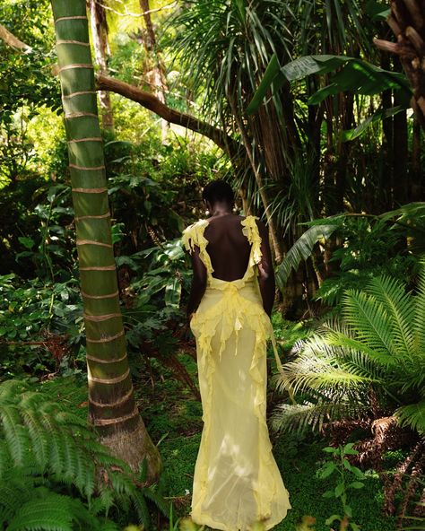 our Osun dress in Canary will have you feeling as radiant as the sun 🌞🌼 Photoshoot In The Garden, 30th Photoshoot, Nature Editorial, Black Femininity Aesthetic, Dreamy Photoshoot, Birthday Poses, Fall Baddie, Moodboard Fashion, Take What You Need