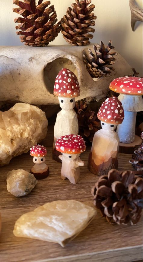 Hand carved and painted mushrooms by me🪵🍄✨ Whittling Wood Tutorials, Woodcarver Aesthetic, Pagan Wood Carving, Easy Whittle Projects, Tiny Wood Carvings, Small Wooden Carvings, Mushroom Whittling, Mini Wood Carving Ideas, Wood Carving Mushrooms