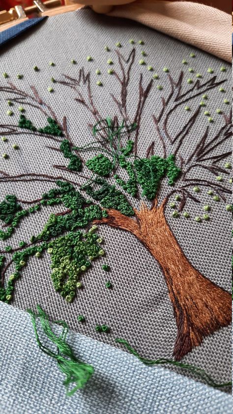 Hand Embroidery Notebook With Green Tree - Etsy Embroidery Notebook, Bordados Tambour, Brazilian Embroidery Stitches, Tree Embroidery, Pola Bordir, Textile Art Embroidery, Bantal Sofa, Hand Embroidery Patterns Flowers, Christmas Embroidery Designs