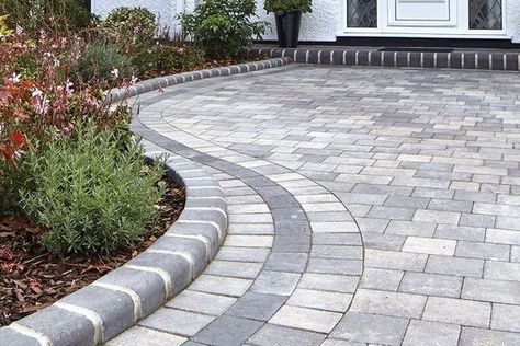 Block Paving Patio, Front Driveway Ideas, Front Garden Ideas Driveway, Garden Ideas Driveway, Driveway Blocks, Brick Driveway, Diy Patio Pavers, Patio Pavers Design, Driveway Paving