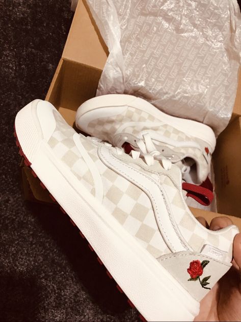 Rose vans 🌹 Rose Vans, Vans Sneaker, Sneakers