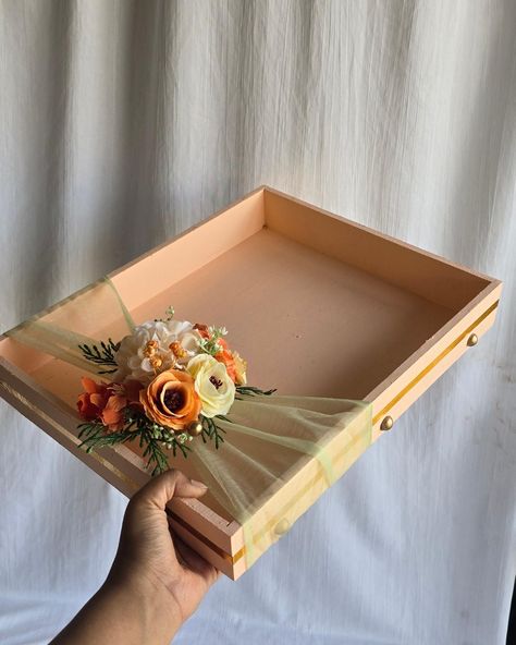 Our readymade trays collection for the upcoming wedding season ! Simply effortless packing These can be customized into any colour of choice #trousseaupackaging #trousseautrays #packingtrays #trousseaupackingservices #weddingdecor #weddingpackaging #engagementpacking #clothespackaging #giftspacking #trousseau #trousseaumariee #indianwedding #bigfatwedding Shagun Tray Decoration, Trays For Wedding Gifts, Diwali Trousseau Packing, Dress Gift Packing Ideas, Wedding Trays Decoration Indian Trousseau Packing, Trousseau Packing Ideas Trays, Tray Packing Ideas, Wedding Hamper Ideas, Wedding Tray Decoration Ideas