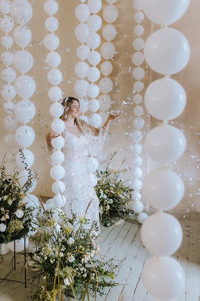 Linking balloons, 33 cm, white (1 pkt / 20 pc.) Big White Balloons Wedding, Wedding With Balloons Decoration, Clear And White Balloons, White Party Decorations Outdoor, On Cloud Nine Wedding Theme, White Out Party Decorations, Elegant Balloon Decor, White Balloons With Flowers, All White Balloon Backdrop