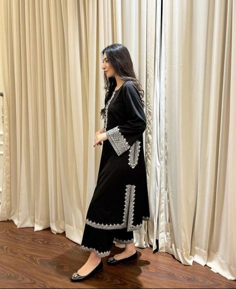 Sylvie Facon, Designer Suits For Women, Dresses Straight, Eid Outfit Ideas, Simple Dress Casual, Telling A Story, Velvet Dress Designs, Casual Indian Fashion, Pakistani Fancy Dresses