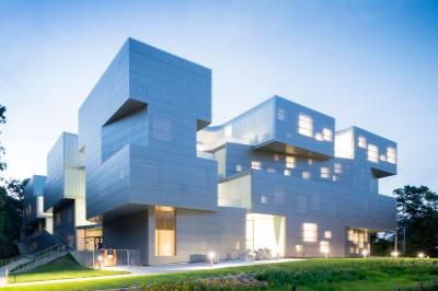 STEVEN HOLL ARCHITECTS, Iwan Baan, Chris Mcvoy · Visual Arts Building · Divisare University Of Richmond, Steven Holl, University Of Iowa, American Architecture, Famous Architects, Architecture Awards, Bangor, Futuristic Architecture, Architect Design