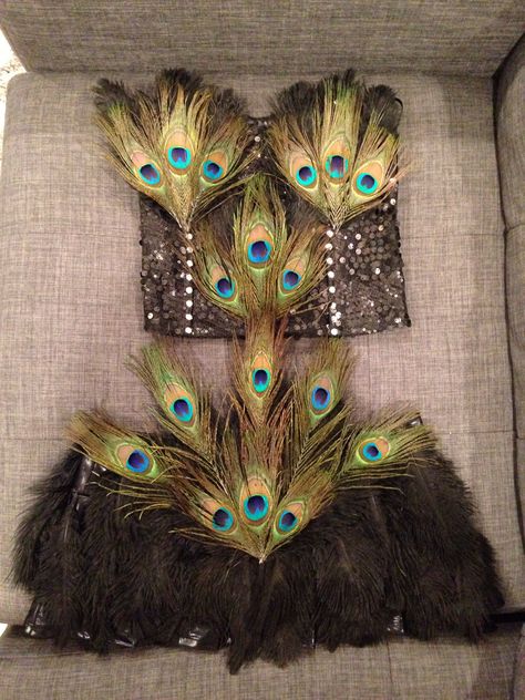 Feathers everywhere! DIY sexy peacock costume for Halloween! Can't wait for Vegas! @stephonu Peacock Diy Costume, Peacock Halloween Costume Diy, Peackok Costume, Peacock Costume Women's, Sun Halloween Costume, Bird Halloween Costume, Peacock Outfit, Peacock Costume Diy, Peacock Aesthetic