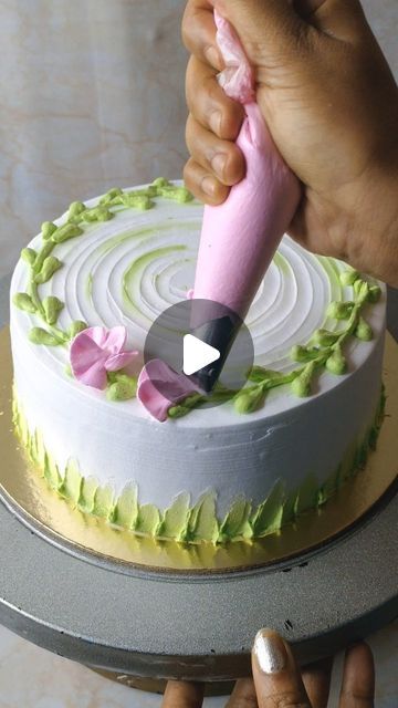 Anupam Roy, Icing Cake Design, Simple Birthday Cake Designs, Tårta Design, New Cake Design, Cake Design Tutorial, Cookie Cake Designs, Buttercream Cake Designs, Buttercream Decorating