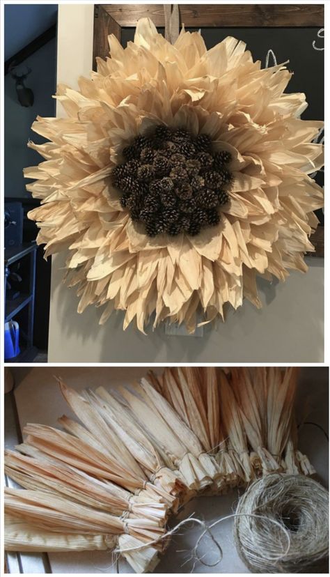 Corn Husk Sunflower Wreath, Corn Leaves Crafts, Corn Leaf Craft, Corn Husk Wreath, Corn Husk Crafts, Sunflower Crafts, Door Wreaths Diy, Fall Thanksgiving Decor, Corn Husk