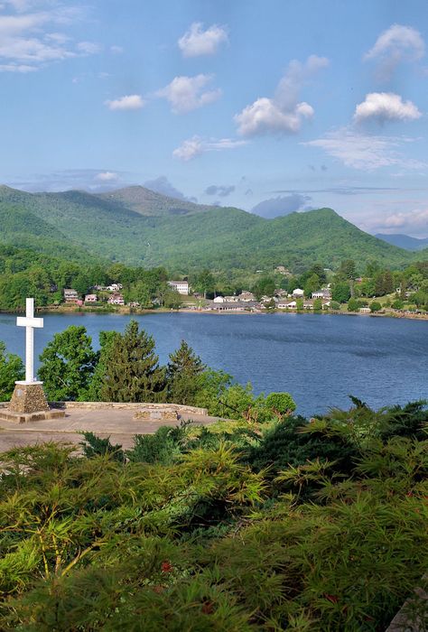 Lake Junaluska North Carolina, Antique Places, Elopement North Carolina, Wedding Getaway, Lake Junaluska, Amazing Places To Visit, Maggie Valley, Living In North Carolina, Carolina Mountains