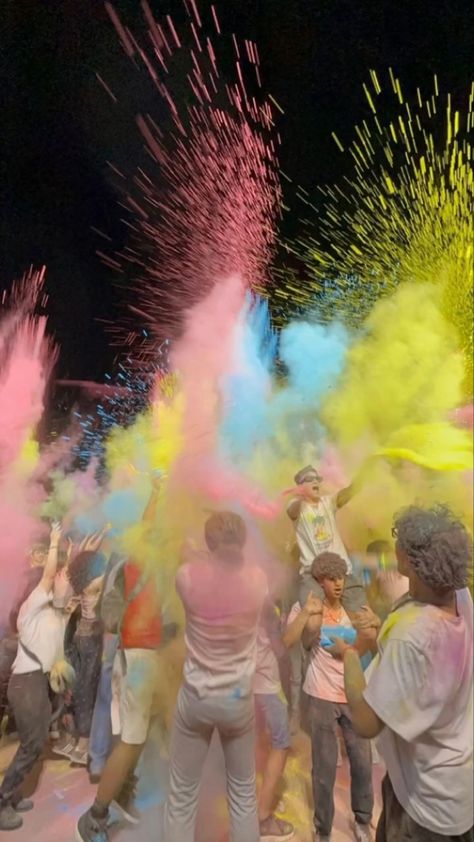 #color #colorful #powder #party #nightlife #teenagerposts #bucketlist #aesthetic Holi Birthday Party Ideas, Color Powder Party, Bucketlist Aesthetic, Holi Aesthetic, Fiesta Aesthetic, Colour Festival, Colour Party, Holi Powder, Holi Party