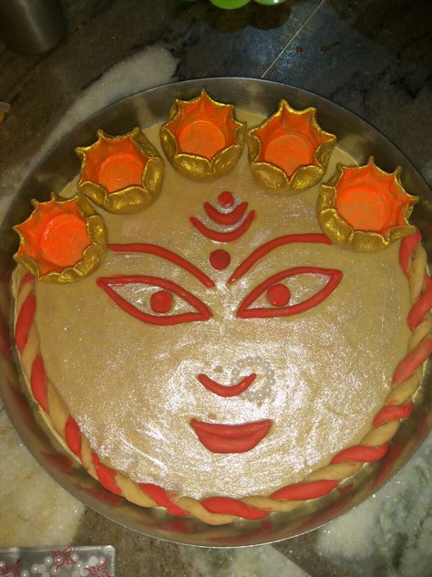 navratri aarti thali decoration. (with the help of  Wheat flour) Navratri Aarti Thali Decoration Ideas, Navratri Aarti, Diwali Thali, Aarti Thali Decoration Ideas, Amma Appa, Arti Thali Decoration, Arti Thali, Aarti Thali, Diwali Crafts