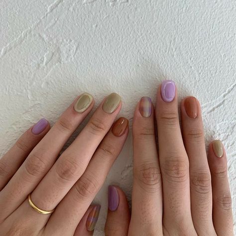 Earth Colour Nails, Earth Tone Manicure, Warm Tone Nail Colors, Cool Tone Nail Designs, Earthy Tones Nails, Earth Tone Nail Art, Neutral Multicolor Nails, Nails For Warm Skin Tone, Earth Toned Nails