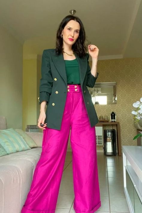 Magenta Outfits, Outfit Ideas Yellow, Pink Trousers Outfit, Green Trousers Outfit, Fuchsia Outfit, Outfit Ideas Trendy, Cute Office Outfits, Diy Fashion Scarf, Look Office