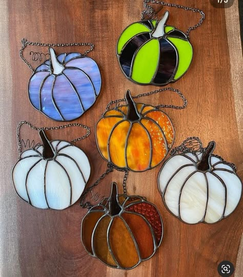 Stained Glass Fall Patterns, Pumpkin Stained Glass Patterns, Fall Stained Glass Ideas, Halloween Stained Glass Patterns, Stained Glass Halloween Patterns, Glass Fall Decor, Halloween Suncatchers, Stained Glass Fall, Stained Glass Fish