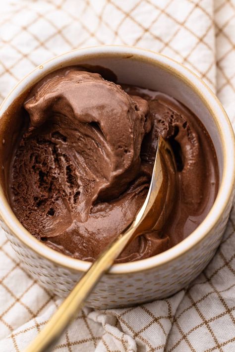 This is the actual best homemade chocolate ice cream recipe. It's super rich, ultra creamy with a deep chocolate flavor. This old-fashioned churned recipe uses an egg-free chocolate base that is simple to make. Creamy Ice Cream Recipe, Frozen Lollipops, Egg Free Ice Cream Recipe, Homemade Chocolate Ice Cream, Dark Chocolate Ice Cream, Chocolate Ice Cream Recipe, Food Reference, Sorbet Ice Cream, Creami Recipes