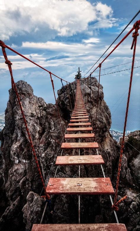 Afraid of heights? These terrifying bridges will make your stomach drop #dangerous #bridges #scarybridges #dangerousroads #dangerousplaces Scary Bridges, Invisible Cities, Dangerous Roads, Famous Bridges, Bridge Photography, Suspension Bridge, Life Pictures, New Journey, Landscape Photos