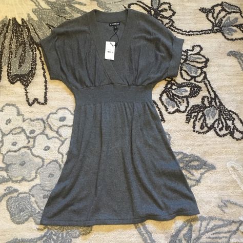 -Gray Sweater Dress Size Xs -New With Tags Original Price $59.90 -V Neck With Cuffed Wide Short Sleeves -56% Cotton 36% Rayon 8% Nylon 1% Other Fiber -Measurements: Waist ~22 Inches Length (Shoulder To Hem) ~31 Inches Pit To Pit ~18 Inches Sleeve To Sleeve ~22 Inches Bottom Hem Width ~21.5 Inches Wide V Neck Sweater, Express Clothing, Express Outfits, Gray Sweater Dress, Fall Sweaters For Women, 2000s Outfits, Cream Knit Sweater, Grey Sweater Dress, Hand Knitted Sweaters