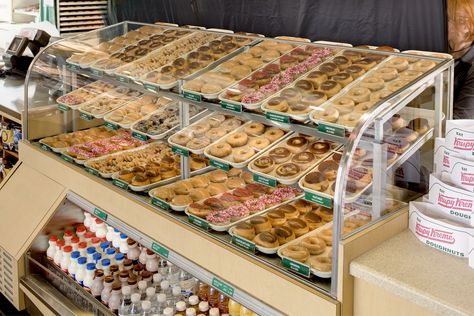 doughnut shop! Doughnut Shop Interior Design, Toko Donat, Donut Shop Interior, Bakery Shop Interior, Donut Store, Donut Display, Donut Flavors, Bakery Display Case, Donut Stand