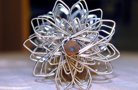 DIY PaperClip-Pencil Flower by ~fromthe80s on deviantART Diy Paperclip, Paperclip Art, Crafty Flowers, Paperclip Crafts, Paper Clip Art, Sculpture Ideas, Wire Crafts, Trombone, Office Art