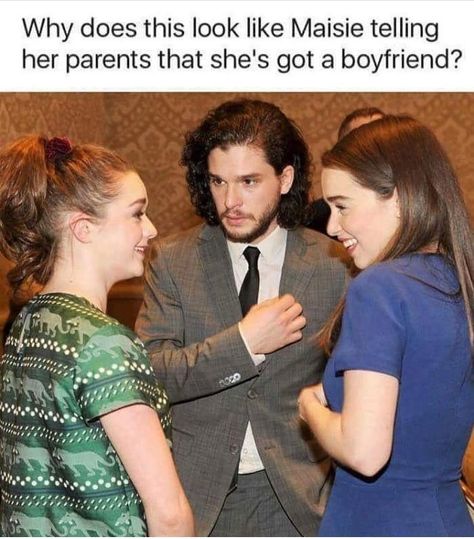 Game of thrones funny humour meme cast. Maisie Williams, Kit Harington, Emilia Clarke. Arya Stark, Jon Snow, Daenerys Targaryen Game Of Thrones Wallpaper, Game Of Thrones Meme, Game Of Thrones Facts, Game Of Thrones 3, Game Of Thrones Cast, Game Of Throne Daenerys, Got Game Of Thrones, Game Of Thrones Quotes, Game Of Thrones Funny