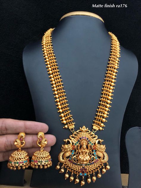 Indian Brides Jewelry, Indian Gold Necklace Designs, Brides Jewelry, Desi Jewelry, Jewellery Chain, Temple Jewelry Necklace, Long Haram, Gold Temple Jewellery, Neck Pieces Jewelry