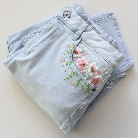 Jeans Quilt, Painted Clothes Diy, Clothes Embroidery Diy, Flower Jeans, Hand Embroidery Patterns Flowers, Custom Jeans, Handmade Embroidery Designs, Hand Work Embroidery, Embroidery Patterns Vintage