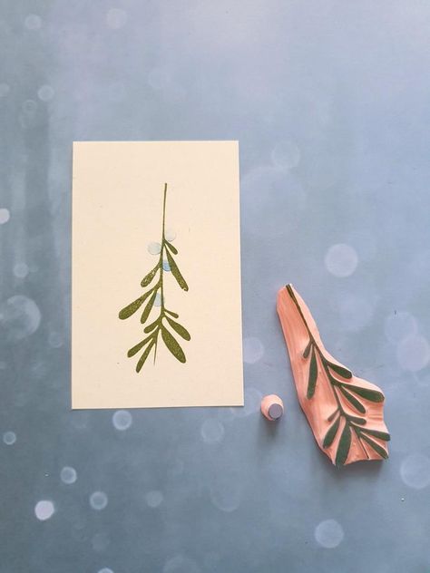 Mistletoe rubber stamp for Winter cardmaking Christmas branch | Etsy Block Printing Christmas, Lino Printed Christmas Cards, Christmas Rubber Stamps, Christmas Linocut Ideas, Stamp Cards Ideas, Hand Carved Stamps Pattern, Stamped Wrapping Paper, Christmas Linocut, Linocut Stamps