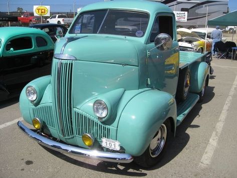 Concept Cars Vintage, Coe Trucks, Studebaker Trucks, Classic Ford Trucks, Old Pickup Trucks, Cab Over, Classic Pickup Trucks, Hot Rod Trucks, Peterbilt Trucks