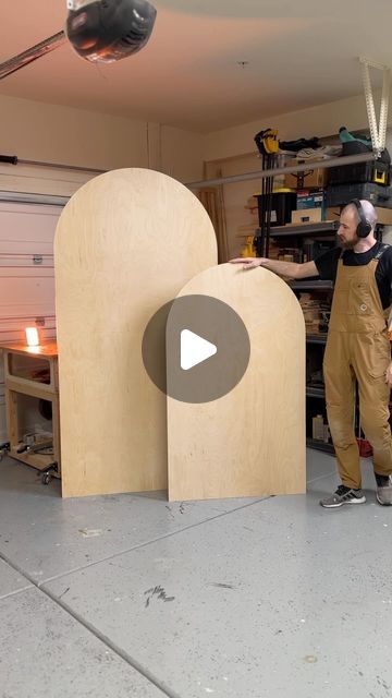 Woodshop Box Studio on Instagram: "Simple arch backdrop with a stand 🙌

📌 All the tools and things i use are linked in my bio 📌

📌 Need a quote for a custom woodwork? Text and email will get to me faster but also you can DM me now as well 📌

👉 I don't do delivery ☝️ Only pickup or local delivery is available and I'm located in Sacramento 👈

#custom #customwoodwork #woodworking #arch #archbackdrop #backdroparch #circle #collapsible #foldable #foldingbackdrop #folding #woodwork #wood #art #woodart #woodworker #skill #skills #woodshop #sacramento #sacramentoevents #event #eventprops #eventdecor #eventbackdrop #bayarea #bayareaevents #partybackdrop #partydecor #partyprops #bayarea #bayareaevents" Balloon Wood Backdrop, How To Build A Backdrop Stand, Wood Tool Box Decor, Build Backdrop, Diy Balloon Arch Stand, Event Backdrop Ideas, Back Drop Diy, Diy Photo Backdrop Stand, Wood Backdrop Wedding