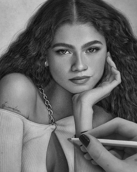 Zendaya Portrait Drawing, Drawing Of Zendaya, Zendaya Sketch Pencil, Zendaya Art Drawing, Celebs To Draw, Zendaya Drawing Pencil, Famous People Drawings, Draw Famous People, Zendaya Sketch