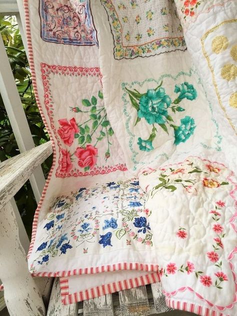 Handkerchief Quilts, Hankie Quilts, Hankie Crafts, Handkerchiefs Crafts, Rag Quilting, Vintage Handkerchiefs Crafts, Colchas Quilting, Handkerchief Crafts, Pretty Quilts