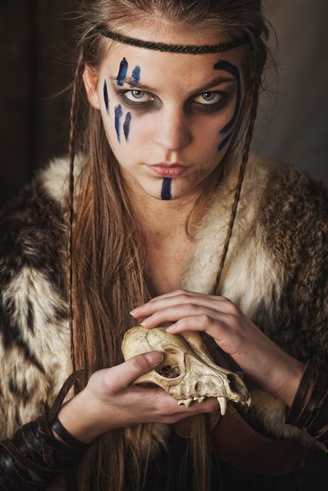 https://flic.kr/p/bxpN8s | Julia [9] Viking Face Paint, Warrior Makeup, Viking Makeup, Viking Warrior Woman, Viking Costume, Viking Warrior, Maquillage Halloween, Fantasy Makeup, Costume Makeup