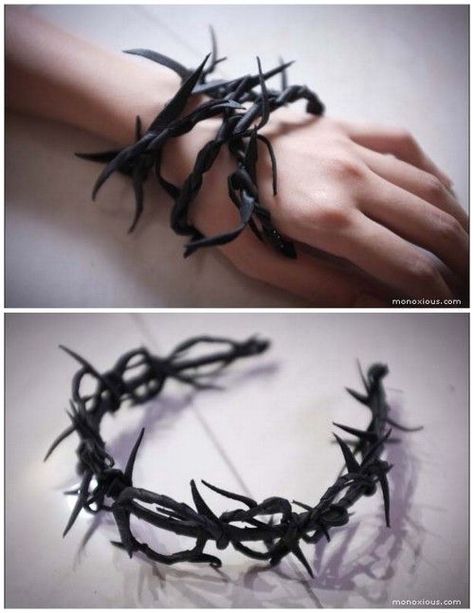 DIY Ann Demeulemeester Epine Thorn Bracelet Tutorial. This knockoff DIY Ann Demeulemeester Epine Thorn Bracelet is made from leather strips. This is a much easier DIY than it looks - you twist the lea Diy Demon Costume, Thorn Accessories, Cosplay Accessories Diy, Diy Halloween Accessories, Goth Jewelry Diy, Thorn Bracelet, Halloween Accessories Diy, Larp Diy, Demon Cosplay