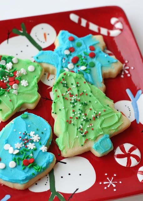 Cookie Decorating Kits for Kids {and Easy Butter Frosting Recipe} Butter Frosting Recipe, Sugar Cookie Recipe For Decorating, Halloween Sugar Cookies Decorated, Christmas Sugar Cookie Recipe, Decorated Christmas Cookies, Cookie Decorating Kits, Halloween Cookies Decorated, Halloween Sugar Cookies, Easy Butter