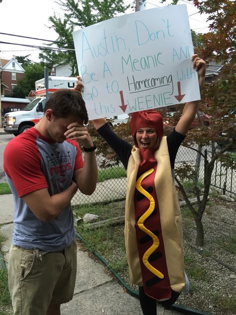 Funny homecoming ask Crazy Hoco Proposals, Asking A Guy To Homecoming, Funny Ways To Ask Someone To A Dance, Funny Homecoming Signs, Hoco Proposals Ideas For Him Funny, Hoco Twin Day Ideas, Courtwarming Proposals, Funny Proposal Ideas, Funny Homecoming Proposals