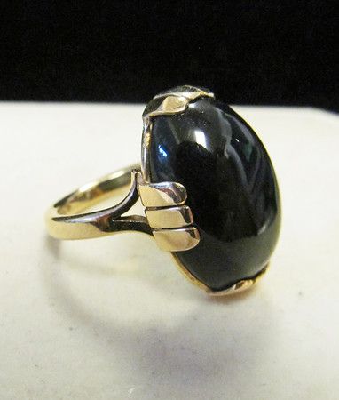 Ming's Black Jade or Onyx Ring Black Jade, Vintage Soul, Onyx Ring, Luxury Accessories, Onyx, Jade, Hawaii, Gemstone Rings, Gemstones