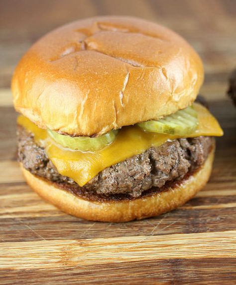 Culver's ButterBurger Culvers Butter Burger Recipe, Grill Dinners, Onion Burger Recipe, Onion Burgers, Restaurant Burger, Butter Burgers, Diner Food, Sister Trip, Onion Burger