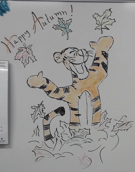 Autumn/Fall Whiteboard Art Whiteboard Art November, Disney Whiteboard Drawing, Autumn Whiteboard Art, Autumn White Board Art, September Whiteboard Art, Fall Whiteboard Ideas, White Board Art Easy, Aesthetic Whiteboard Drawings, Fall White Board Ideas